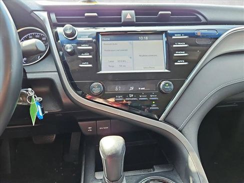Used 2018 Toyota Camry SE FWD image 13