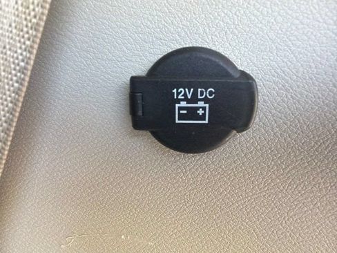 Used 2022 Chrysler Voyager LX FWD image 10