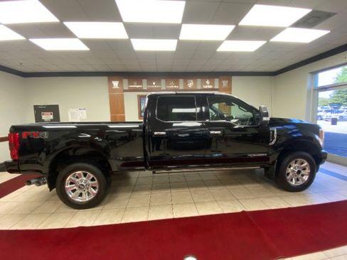 Used 2018 Ford F250 Platinum w/ Platinum Ultimate Package image 4
