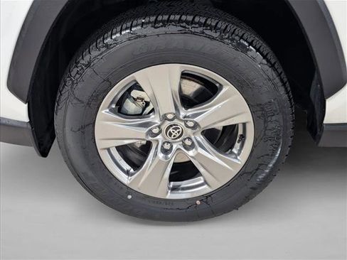 Used 2025 Toyota RAV4 XLE w/ Convenience Package image 9