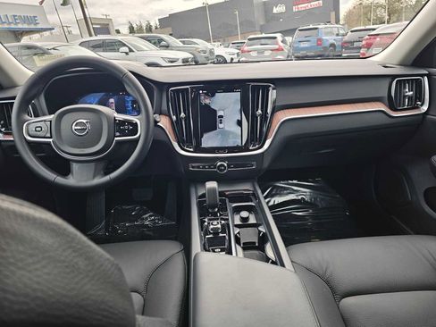 Certified 2025 Volvo V60 B5 Cross Country Plus AWD/4WD image 22