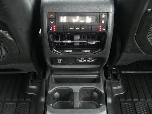 Used 2023 Jeep Grand Cherokee L Limited image 28
