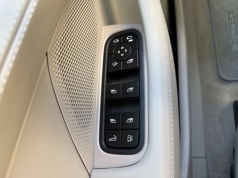 Used 2026 Porsche Panamera 4 E-Hybrid AWD/4WD image 18