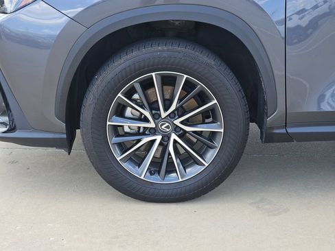 Used 2025 Lexus NX 250 FWD w/ Towing Package (2000 Lbs) image 12