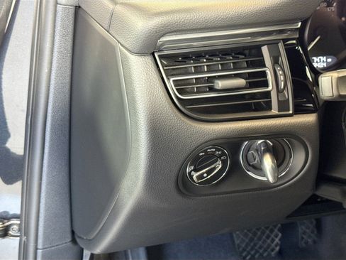 Certified 2025 Porsche Macan AWD/4WD image 13