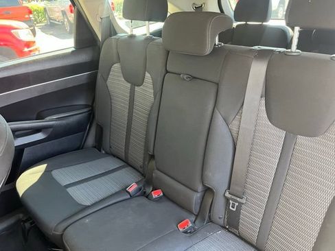 Used 2022 Kia Sorento LX AWD/4WD image 29