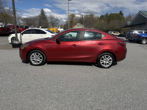 Used 2017 Toyota Yaris iA FWD image 2