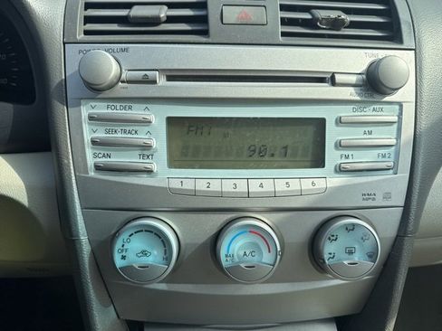 Used 2009 Toyota Camry LE image 29