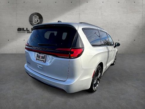 New 2026 Chrysler Pacifica Select FWD image 6