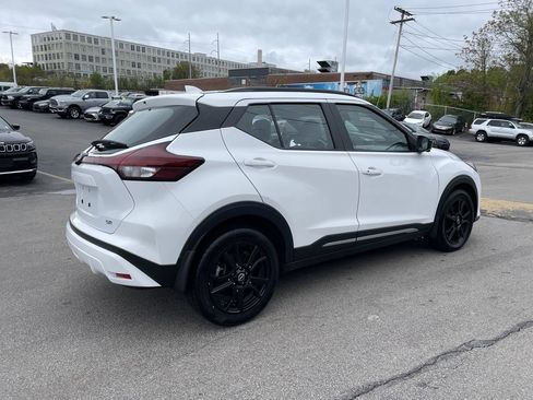 Used 2023 Nissan Kicks SR w/ SR Premium Package FWD image 8