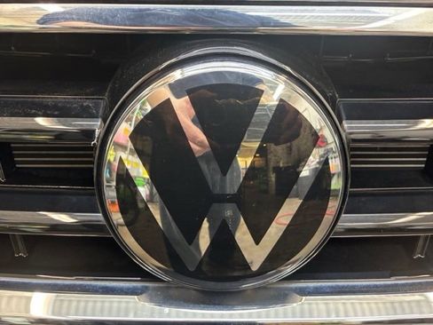 Used 2022 Volkswagen Tiguan SE R-Line image 9