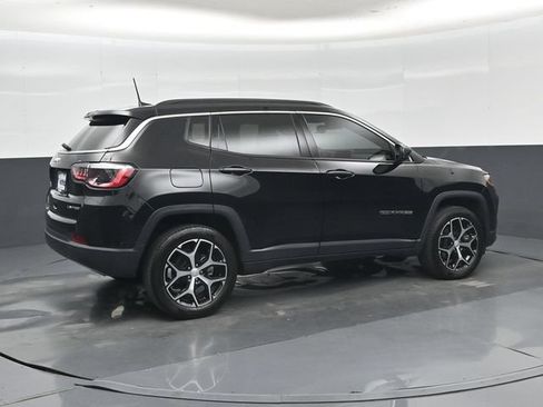 Used 2024 Jeep Compass Limited AWD/4WD image 3