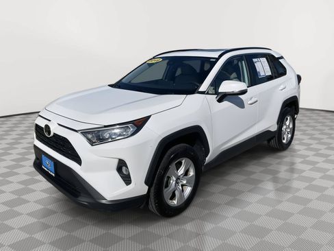 Used 2019 Toyota RAV4 XLE FWD image 11