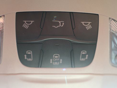 Used 2024 Chrysler Pacifica Touring-L image 28