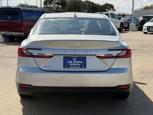 Used 2025 Toyota Camry LE FWD image 8