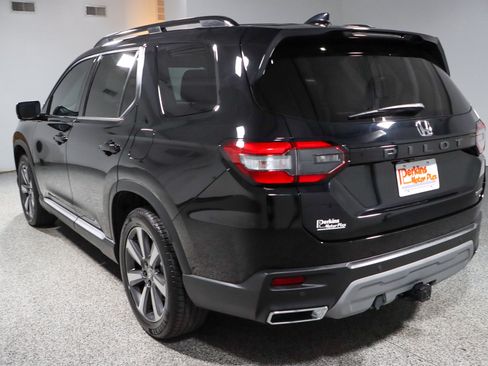 Used 2024 Honda Pilot Touring image 9