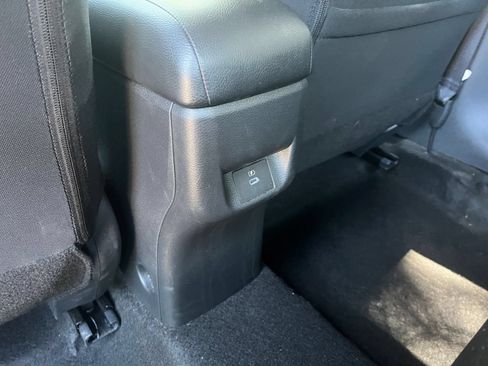 Used 2025 Nissan Versa SV FWD image 22