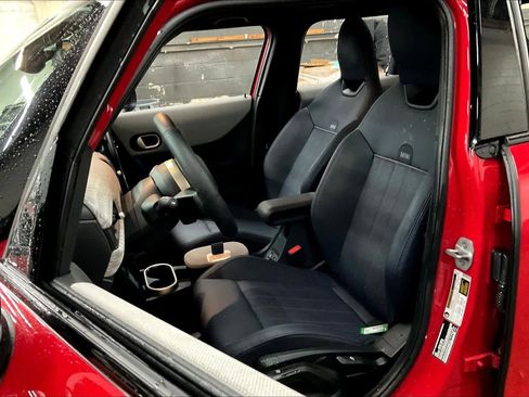 Certified 2025 MINI Cooper 4-Door Hardtop image 28