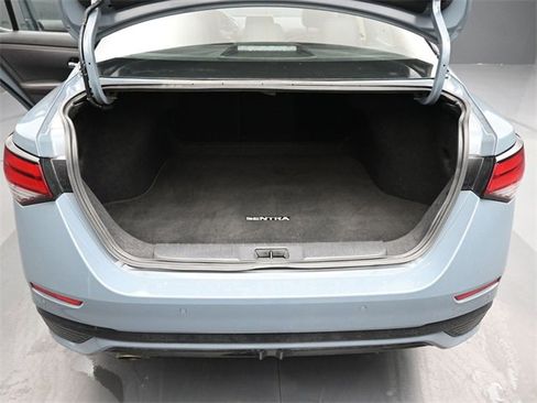 Used 2025 Nissan Sentra SR w/ SR Premium Package image 19