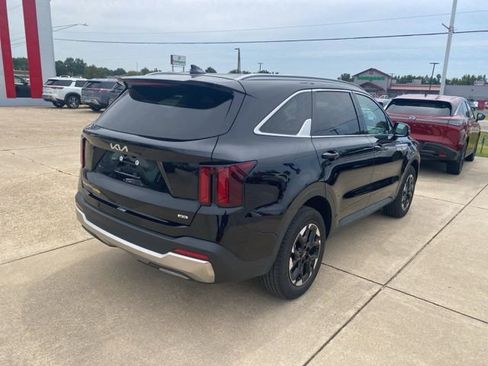 Used 2024 Kia Sorento S image 6