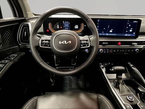 Used 2025 Kia Sorento S FWD image 8