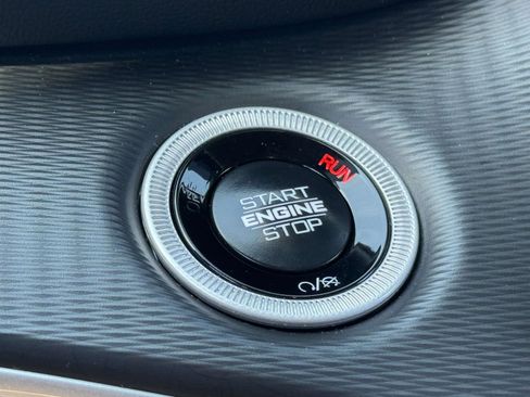 Used 2025 Jeep Grand Cherokee Altitude AWD/4WD image 8