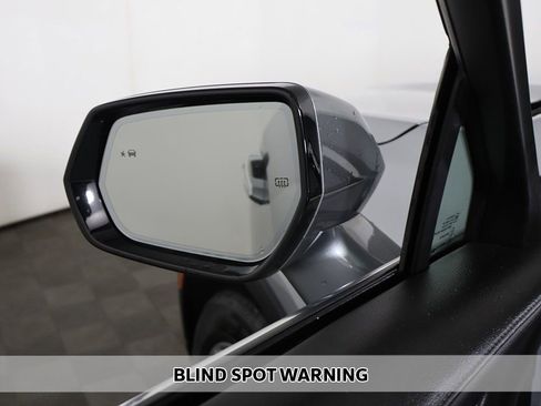 Used 2024 Cadillac XT4 Premium Luxury image 4