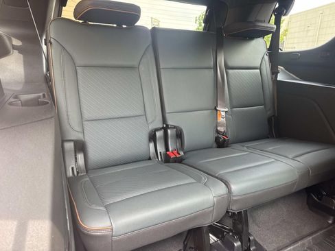 Used 2025 GMC Yukon AT4 w/ AT4 Premium Plus Package AWD/4WD image 12