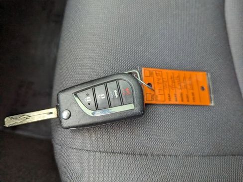 Used 2021 Toyota Corolla LE image 24