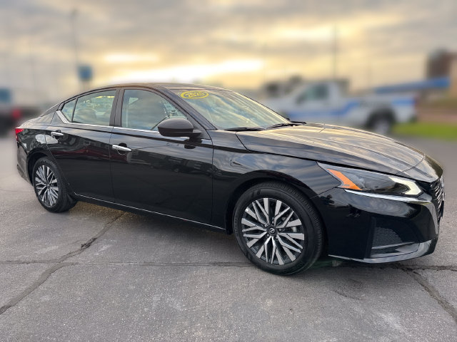 Used 2025 Nissan Altima 2.5 SV FWD image 7