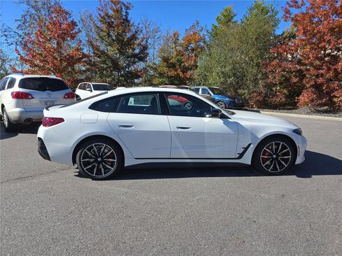 New 2025 BMW i4 xDrive40i image 2