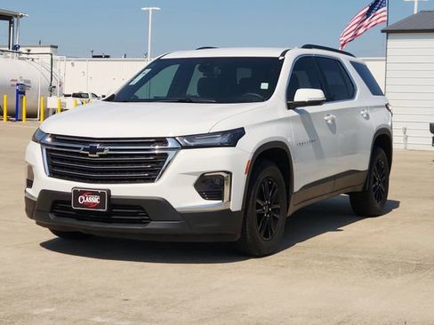 Used 2023 Chevrolet Traverse LT AWD/4WD image 3