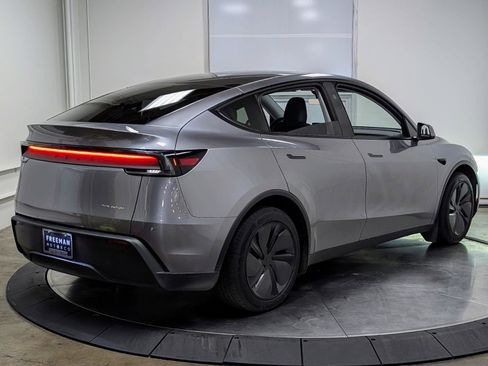 Used 2026 Tesla Model Y AWD image 9