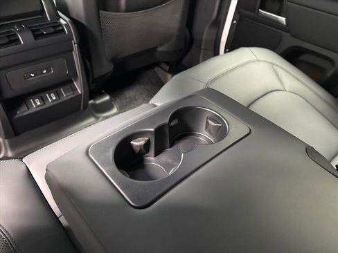 Used 2026 Land Rover Defender 110 X-Dynamic SE image 25