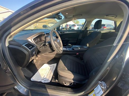 Used 2020 Ford Fusion SE image 25