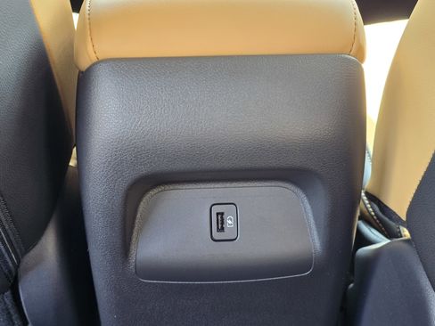 Used 2025 Nissan Sentra SV w/ SV Premium Package FWD image 11