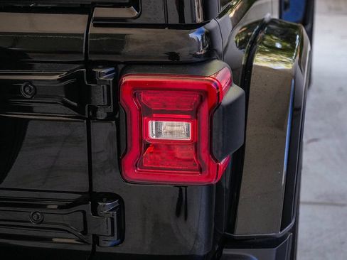 Used 2024 Jeep Wrangler Unlimited Sahara w/ Safety Group AWD/4WD image 7