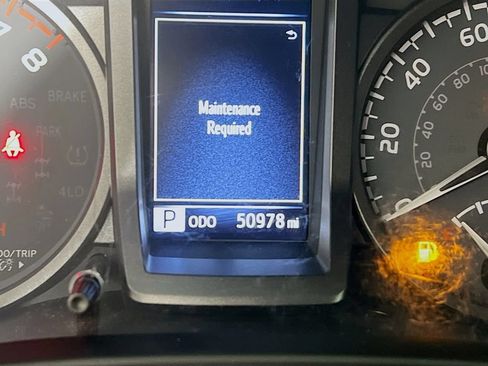 Used 2022 Toyota Tacoma TRD Off-Road AWD/4WD image 11