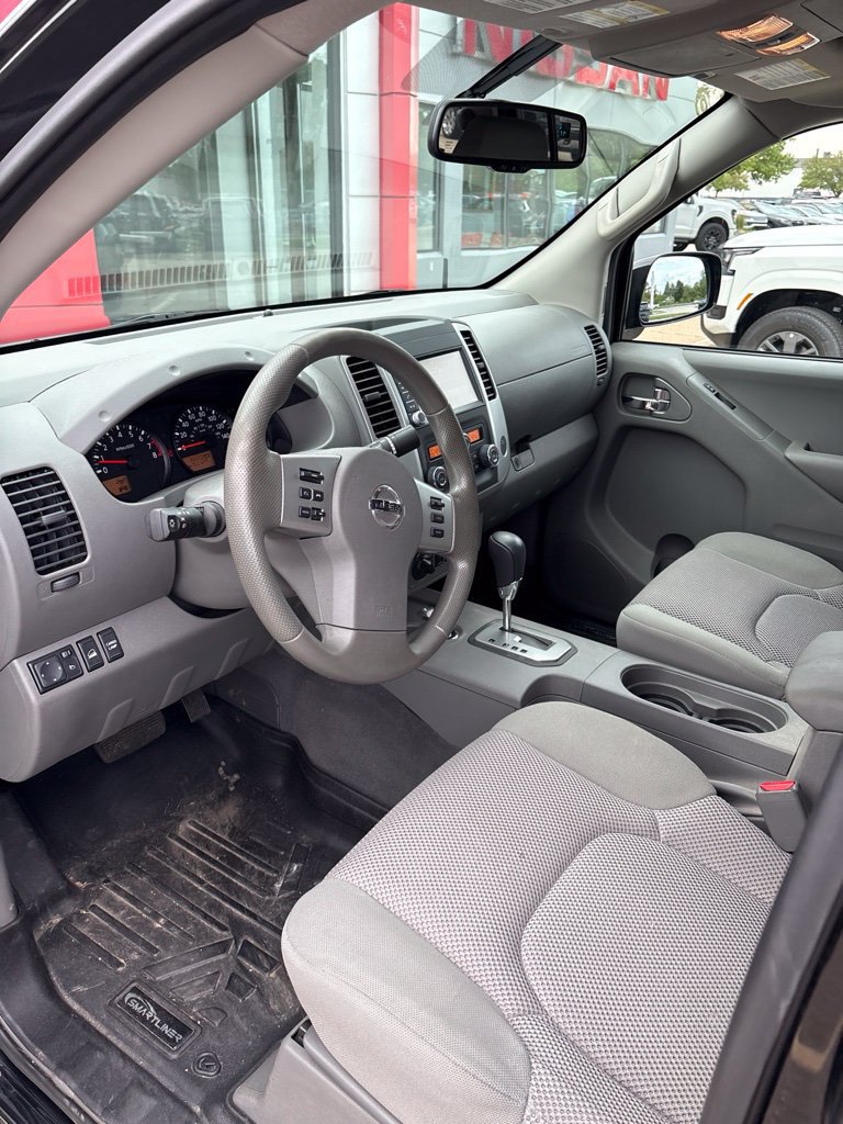 Used 2020 Nissan Frontier SV w/ Midnight Edition Floor Mats AWD/4WD image 2