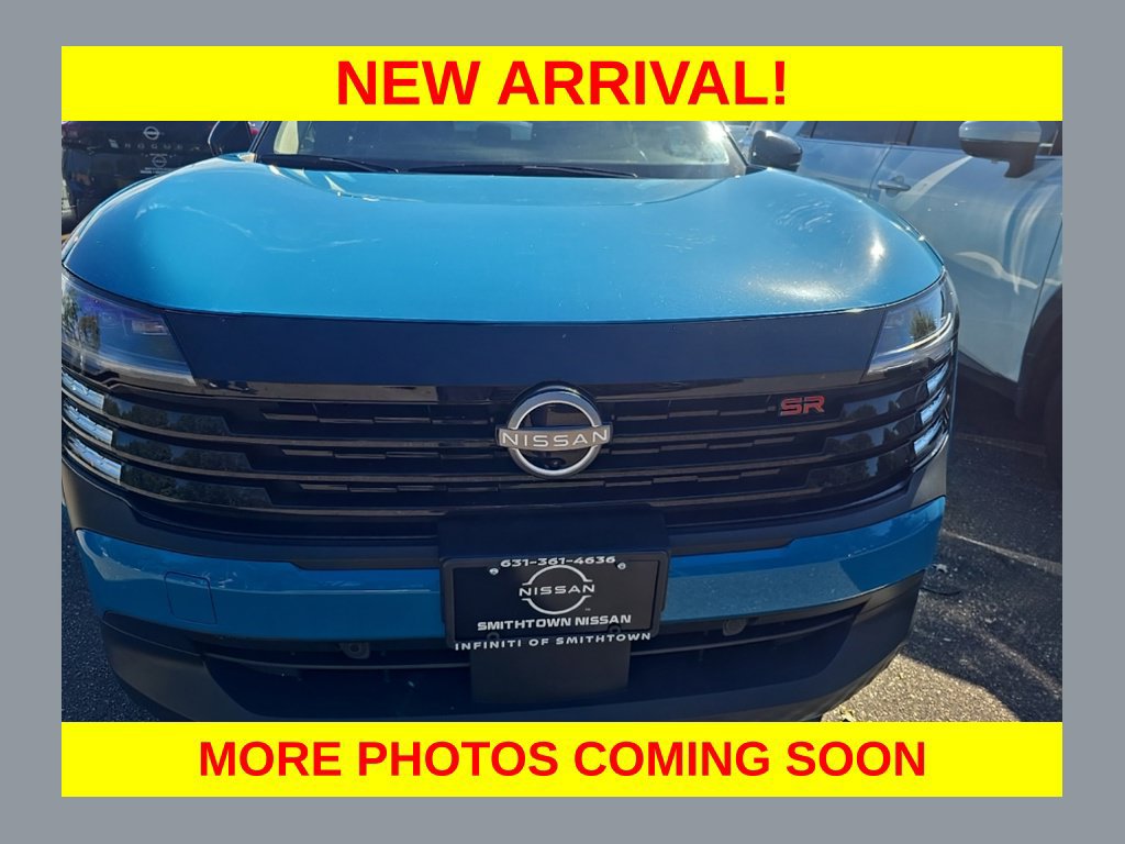 Used 2025 Nissan Kicks SR AWD/4WD image 1