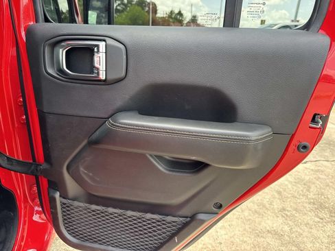 Used 2025 Jeep Wrangler Unlimited Sahara AWD/4WD image 13