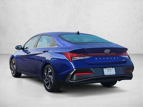 Used 2025 Hyundai Elantra Limited image 8