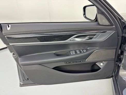 Used 2022 BMW 750i xDrive w/ Executive Package image 48