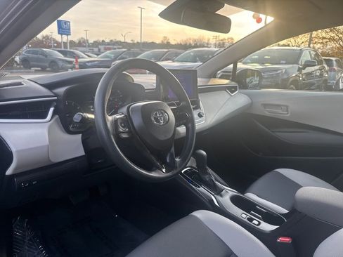 Used 2025 Toyota Corolla LE image 13
