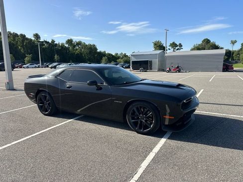 Used 2022 Dodge Challenger R/T w/ Performance Handling Group RWD image 2