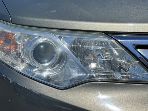 Used 2013 Toyota Camry XLE w/ Leather Pkg FWD image 11
