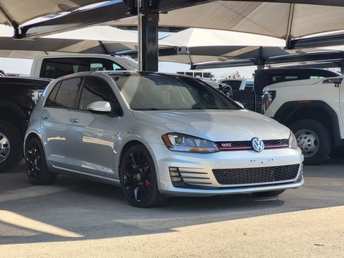 Used 2017 Volkswagen Golf 4-Door FWD image 3
