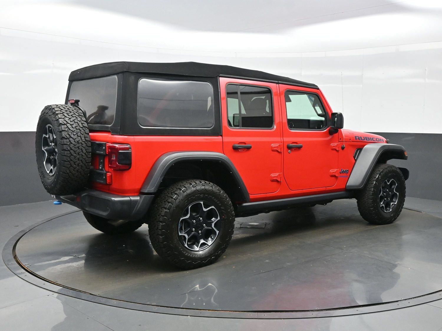 Used 2022 Jeep Wrangler Unlimited Rubicon 4xe w/ Cold Weather Group AWD/4WD image 8