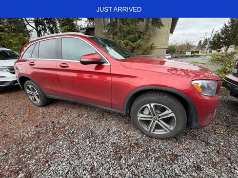 Used 2017 Mercedes-Benz GLC 300 4MATIC image 1