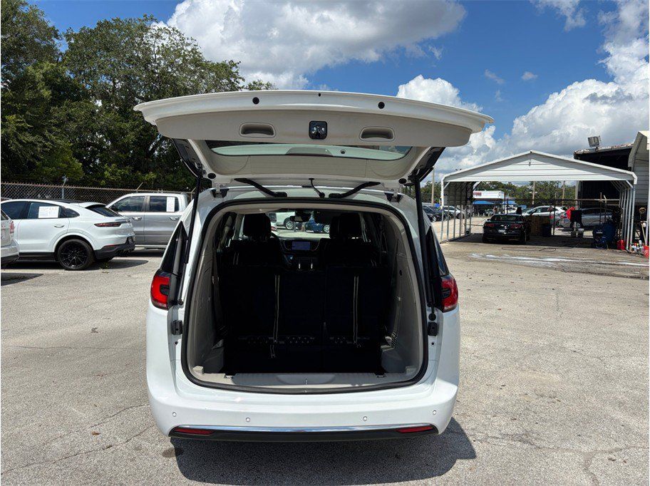 Used 2024 Chrysler Pacifica Limited FWD image 48